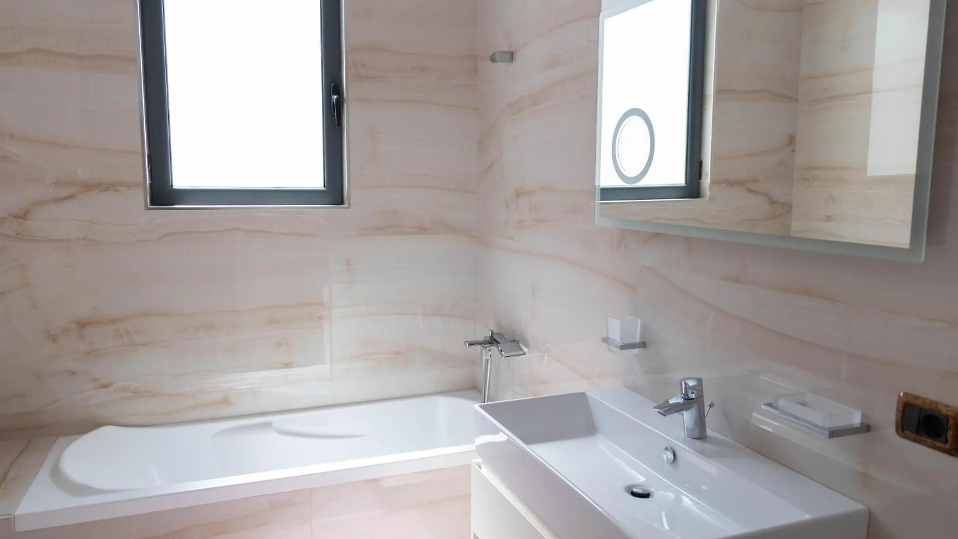 Luxury Lungomare Apartament Vlorë