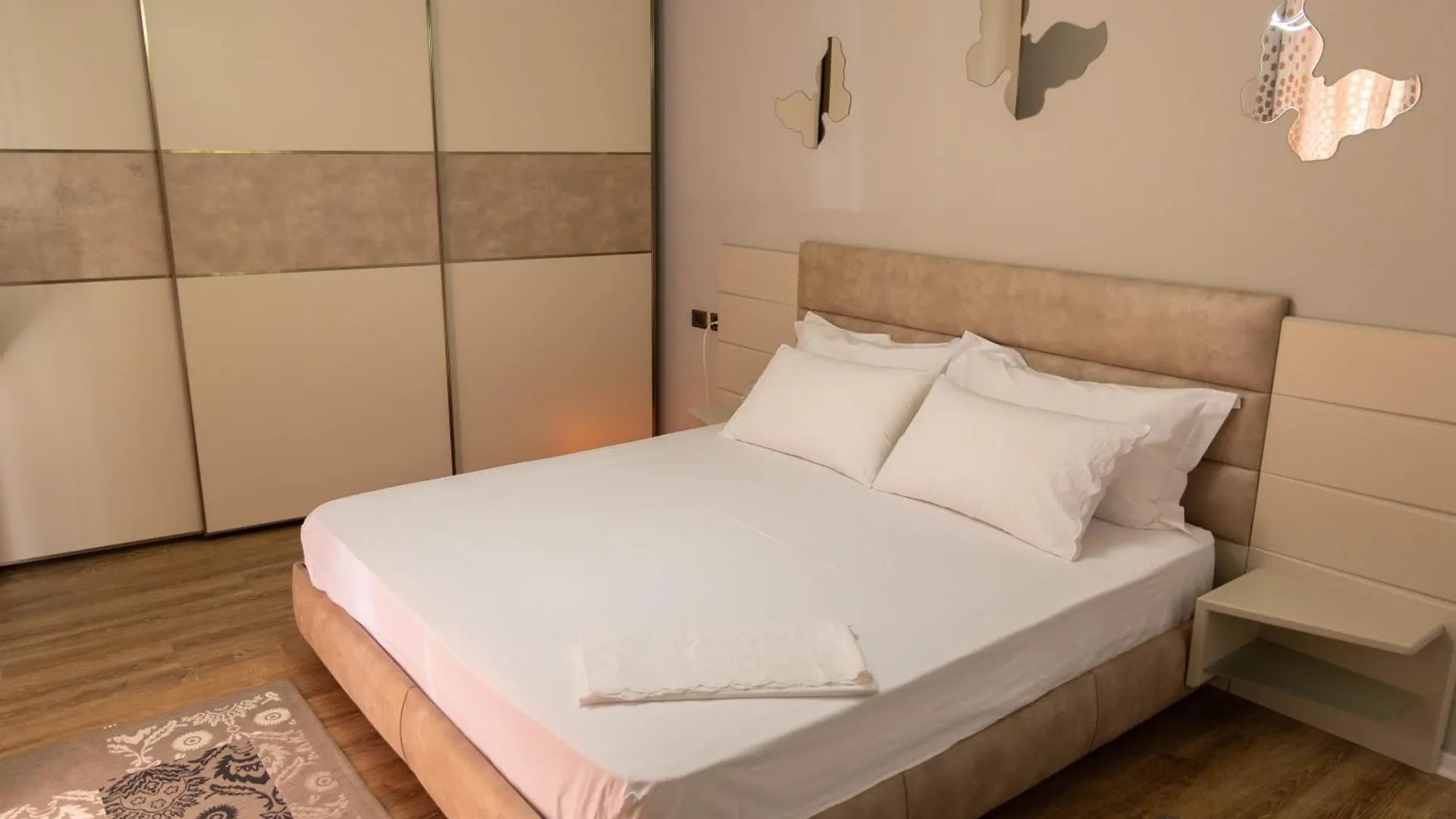 Luxury Lungomare Apartament Vlorë Lejlighed